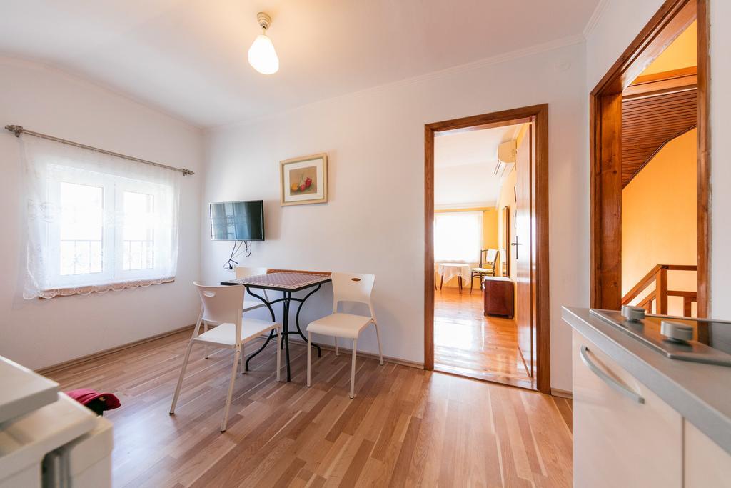 Apartments Kastelani 코미자 외부 사진