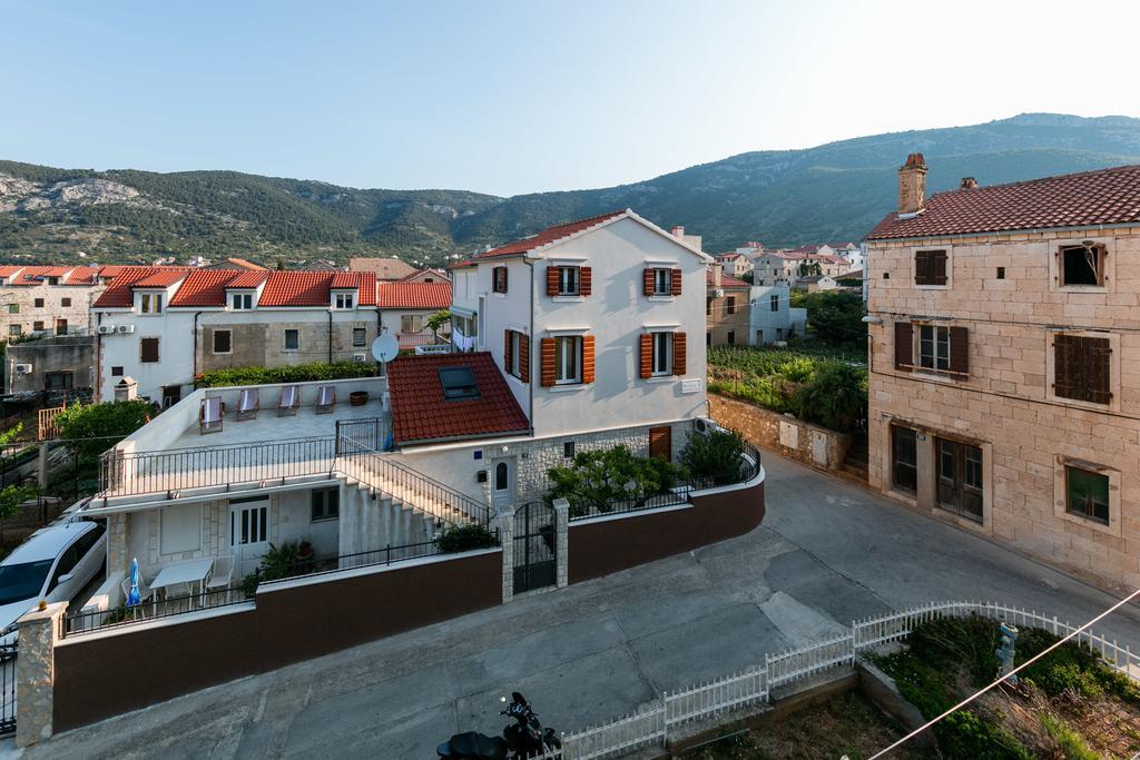Apartments Kastelani 코미자 외부 사진
