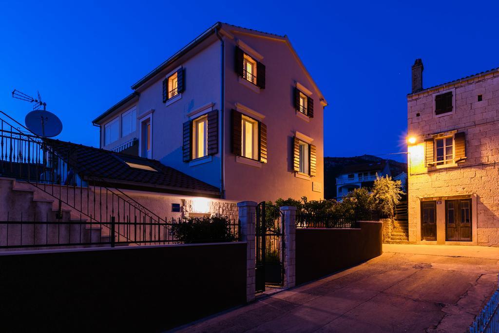 Apartments Kastelani 코미자 외부 사진